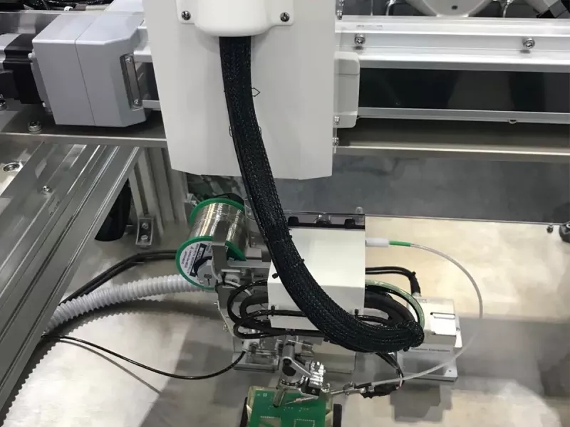 Self-Closing Expandable Sleeve